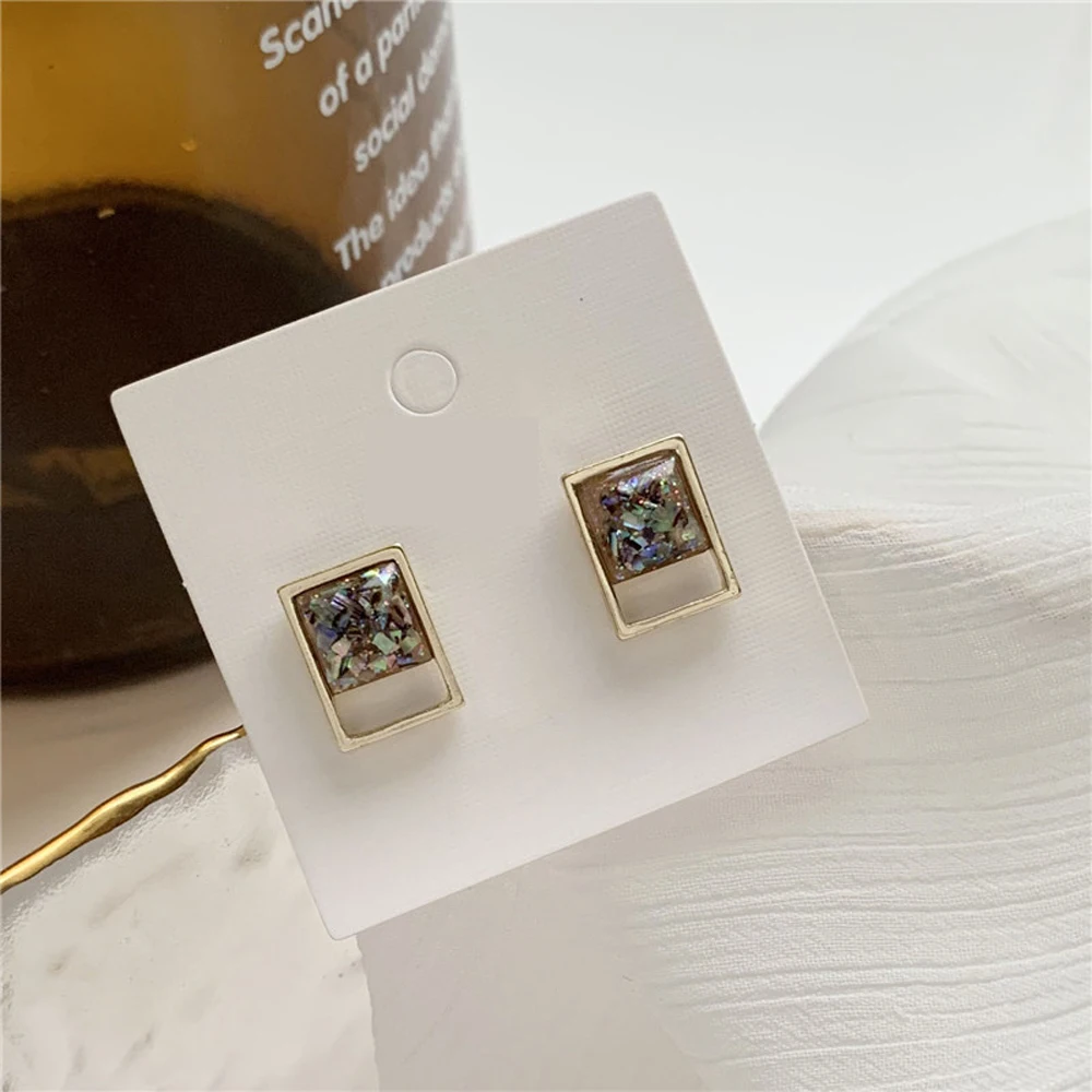 

South Korea Senior Feeling Restoring Ancient Ways Resin Geometric Earring Contracted Personality Temperament Girl Stud Earrings