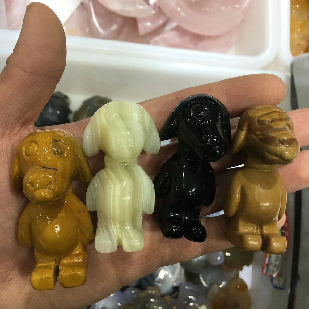 

All kinds of natural crystal raw stone carving pieces dog decoration pieces lucky security color random delivery free of mail