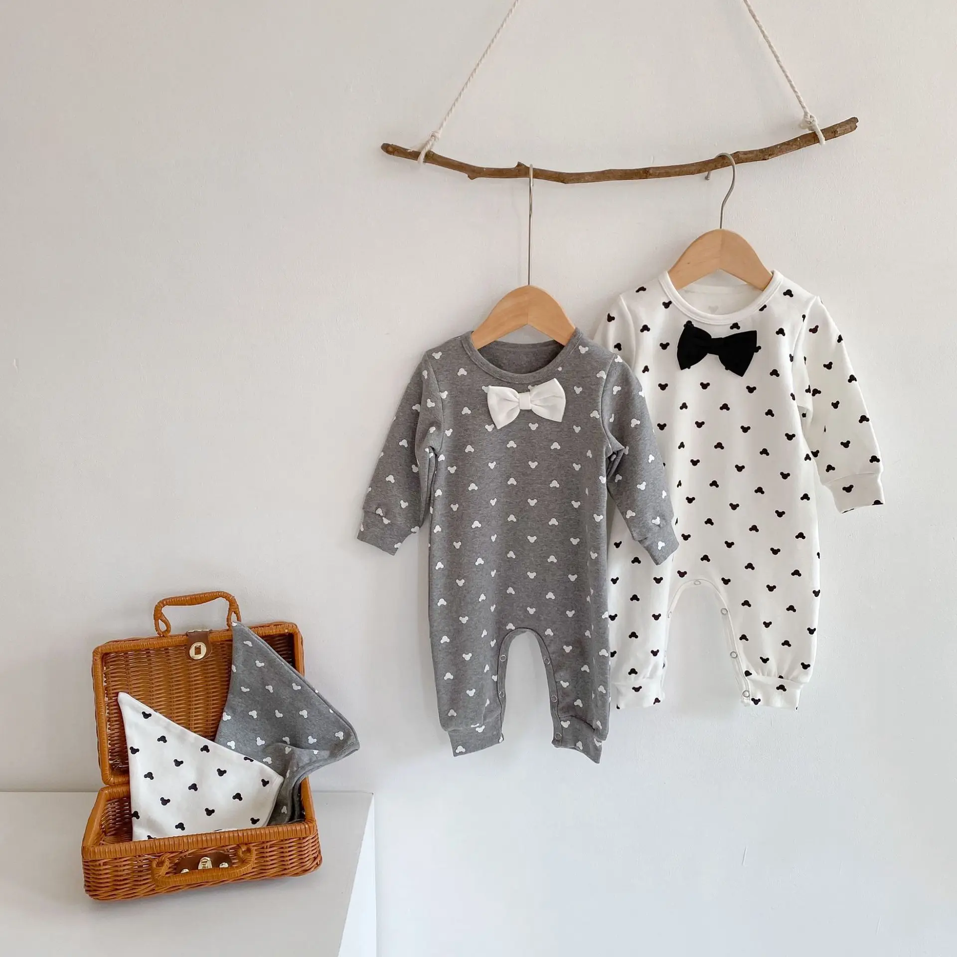 

2021 Ins Fashion New Spring Girls Bodysuits Baby Infant Jumpsuits Baby 0-3 Years Long Sleeve Rompers