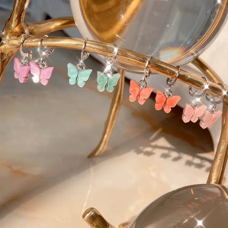 Женские серьги-подвески JUST FEEL Charm из смолы и акрила серебристого цвета с