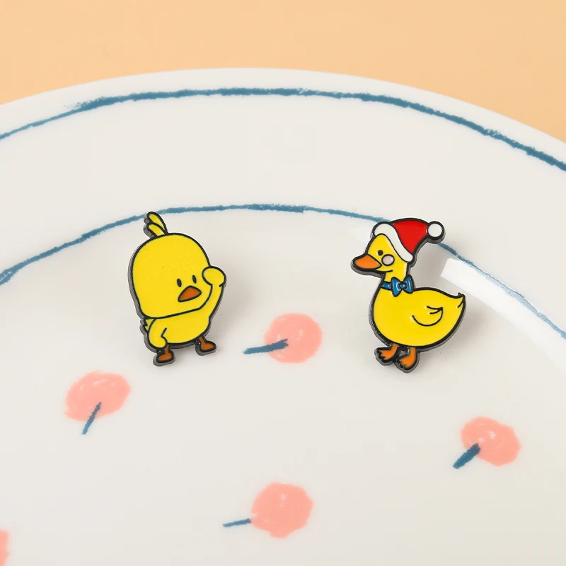 Забавная желтая эмалированная булавка для рождественской шляпы утки Значки