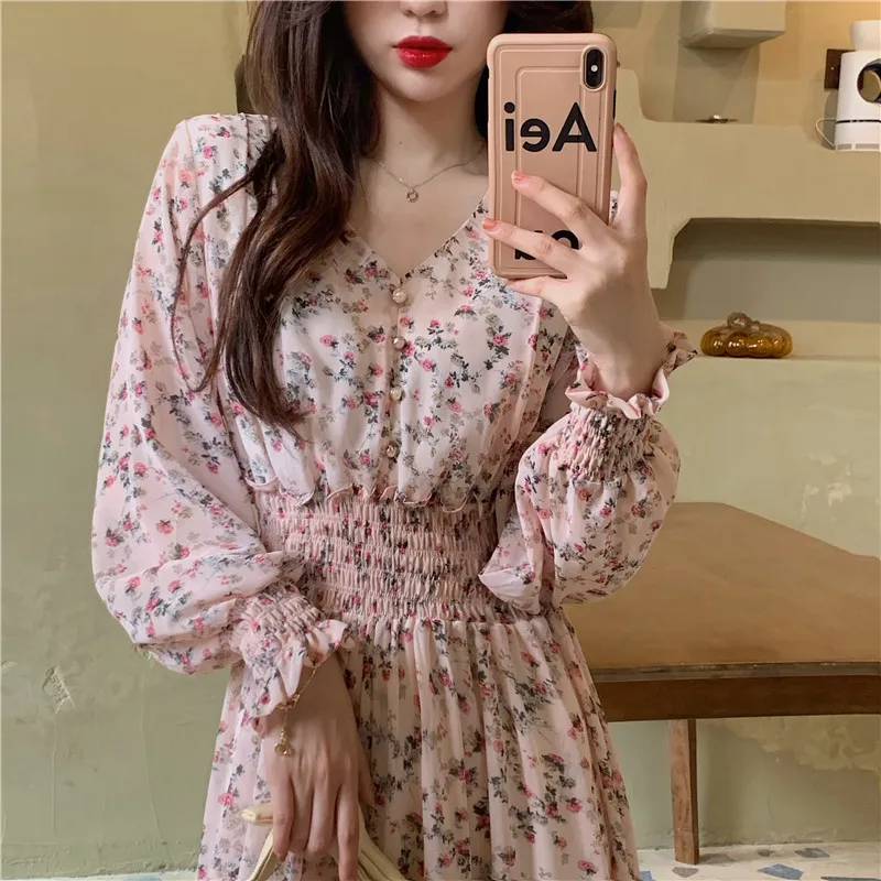 

Шифоновое платье средней длины с v-образным вырезом и цветочным рисунком VICONE