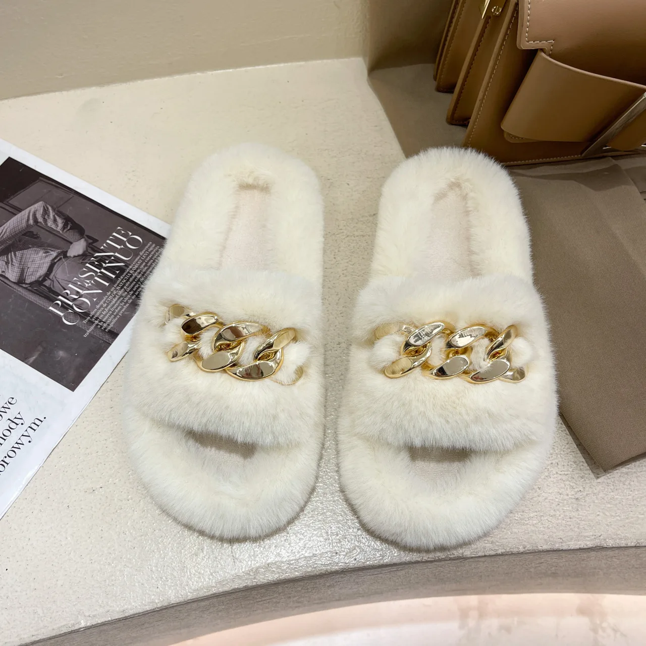 

Furry Fur Slides Plush Slippers Matte Gold Chain Fluffy Flip Flops Luxury Faux Fur Slippers Slip On Flats Women's Fashion Shoes