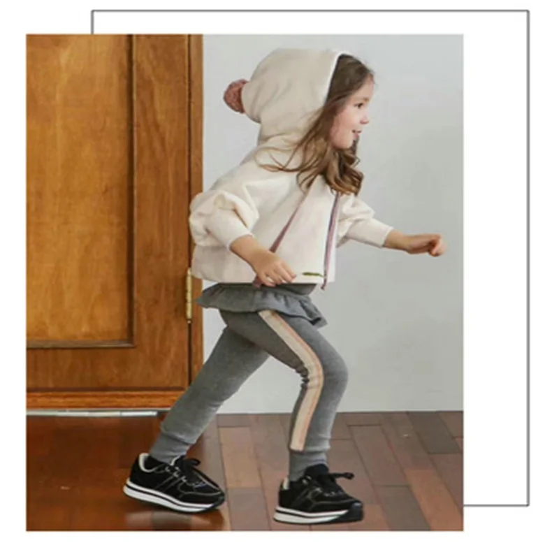 

Children's clothing 2021 spring and autumn girls' sweater cute ball cap top sweater casual middle and small children's suit