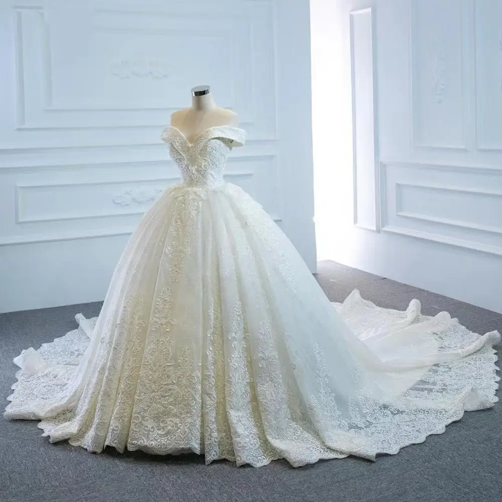 2021 Ultra Beautiful Ball Gown Wedding Dress Luxury Lace Sliver Spray Bridal Gown Long Train Lace Up Back Off Shoulder