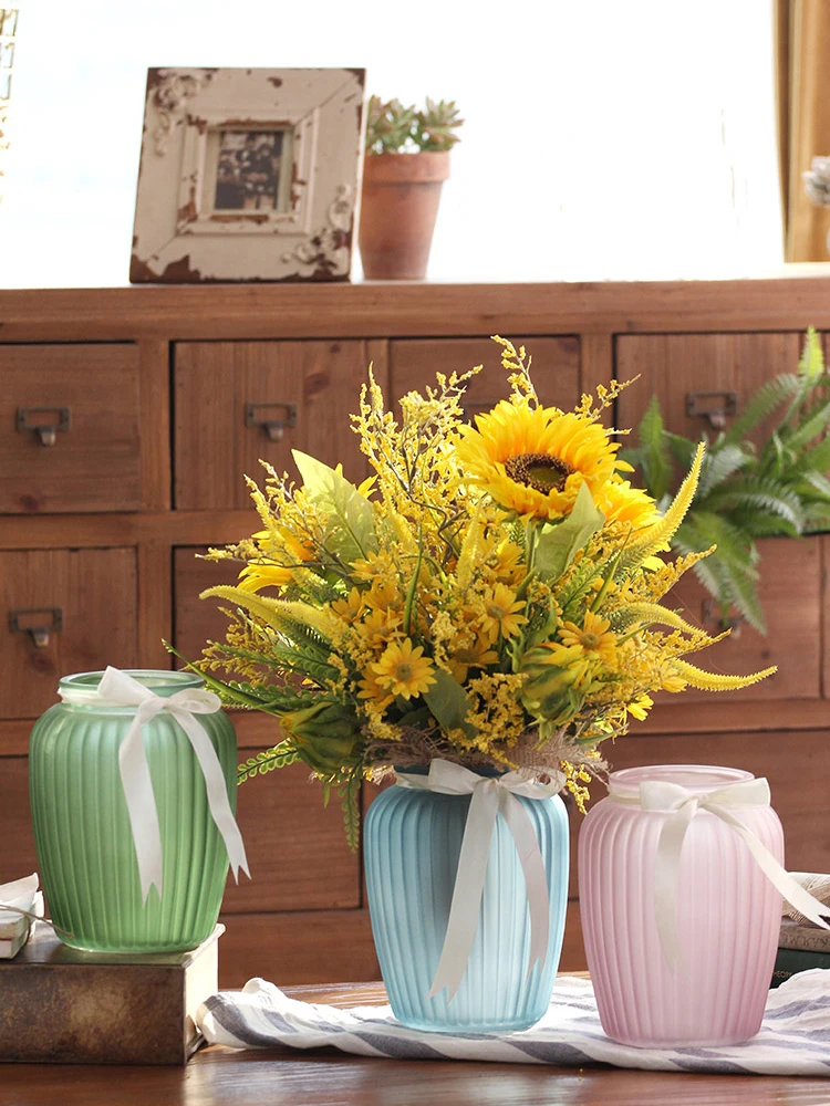 Ваза из матового хрустального стекла домашнего цвета волнистая простая ваза