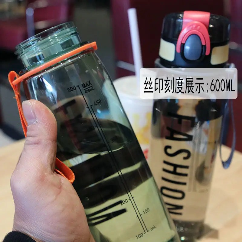 

Plastic water cup Korean version cool simple anti falling sports bottle fitness space cup tea partition strap scale
