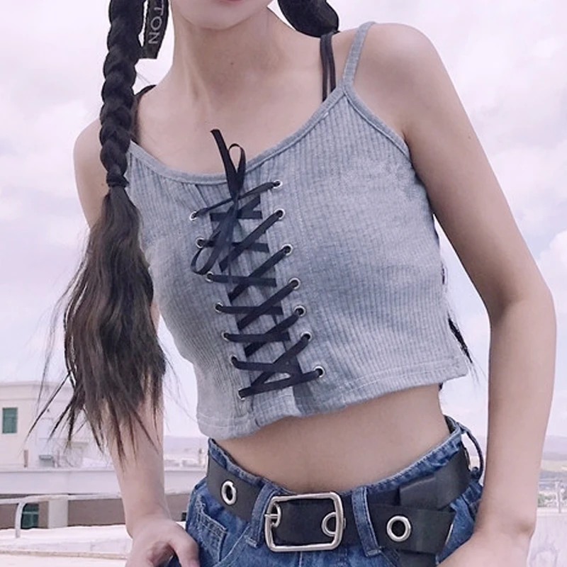 Женский трикотажный топ с лямкой на шее летний однотонный укороченный тонких