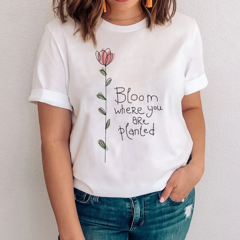 

Женская футболка с цветочным принтом и цветами, лето 2021