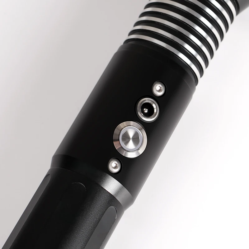 Металлическая рукоятка и световой меч с плавным поворотом для тяжелых дуэлей |