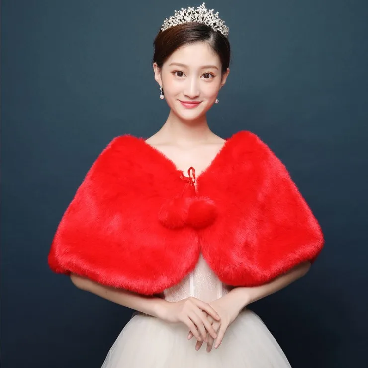 Женская короткая накидка из искусственного меха теплая цвета слоновой кости и