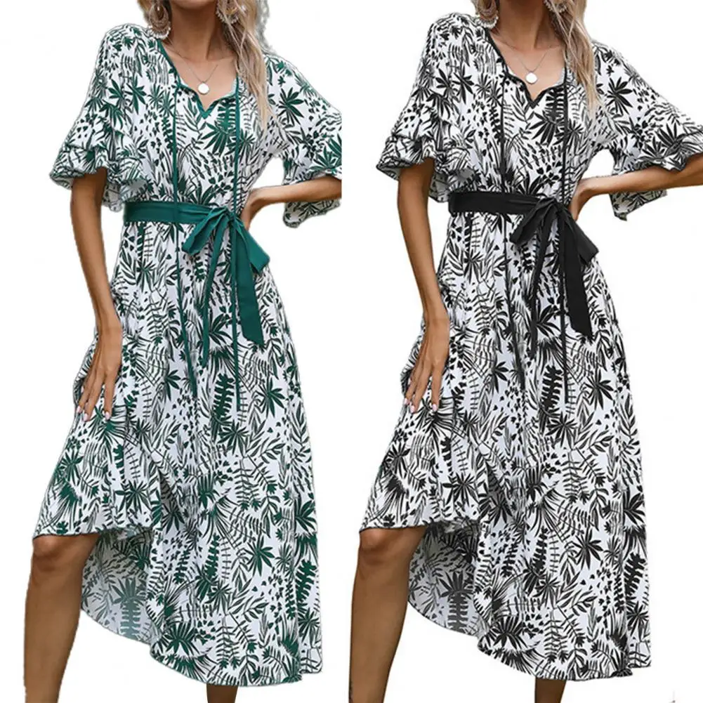 

Женское платье-макси с рукавами-колоколами и V-образным вырезом