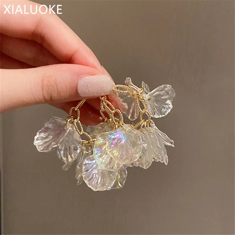 

XIALUOKE Metal Hollow Out C Shape Stud Earrings For Women Vintage Personality Colorful Acrylic Earrings Party Jewelry Gift