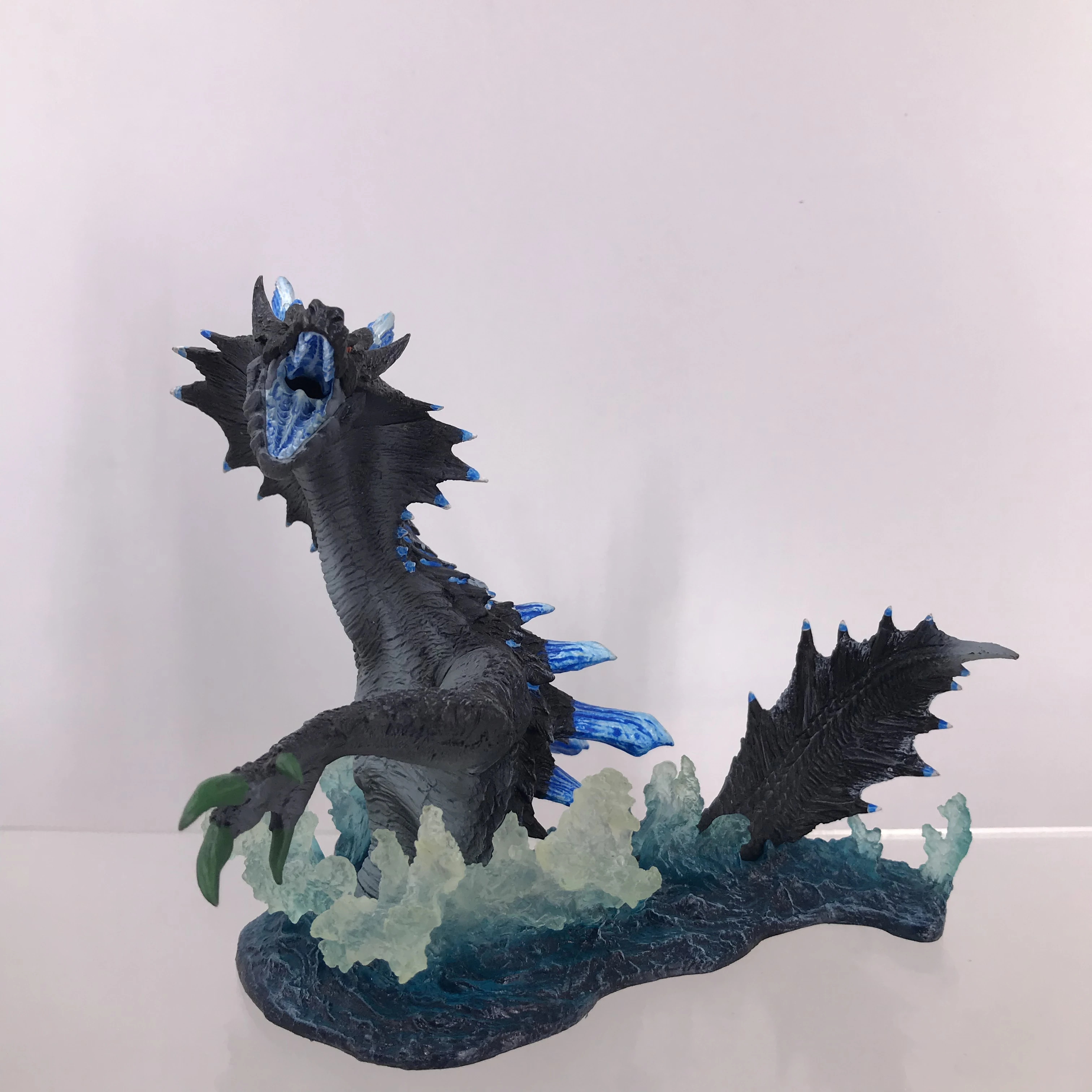 Коробка с рисунком в виде яйца Monster Hunter модель DXF Tigrex| |