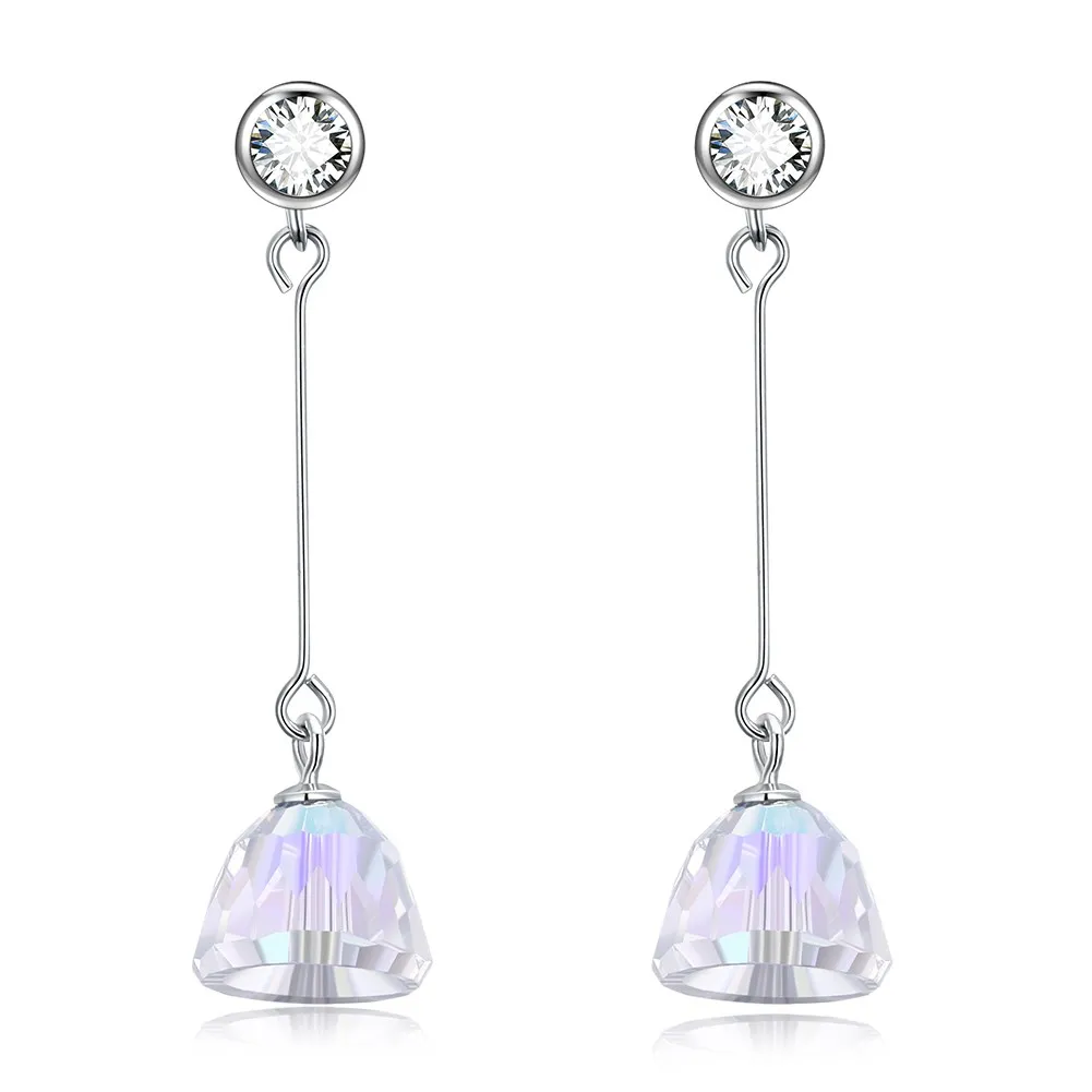 Длинные пикантные серьги с маленькими колокольчиками и кристаллами тонкие из