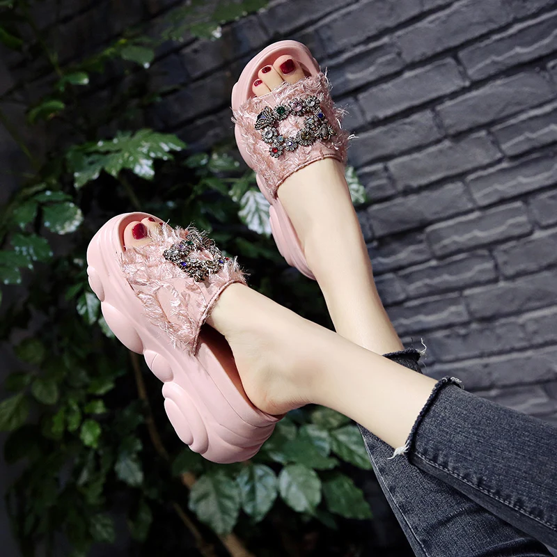 Женские шлепанцы с круглым носком DEAT на платформе квадратной пряжкой украшенные