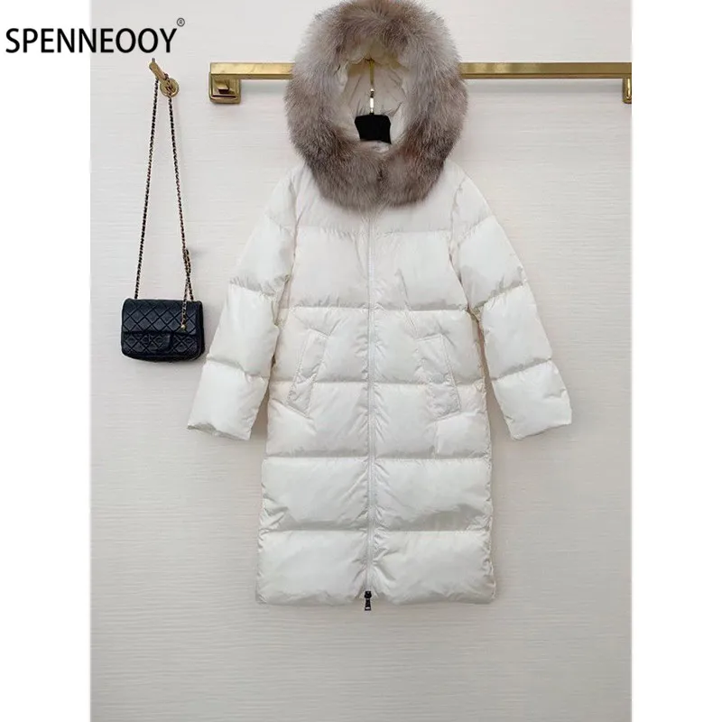 

Женский зимний длинный пуховик с капюшоном и меховым воротником