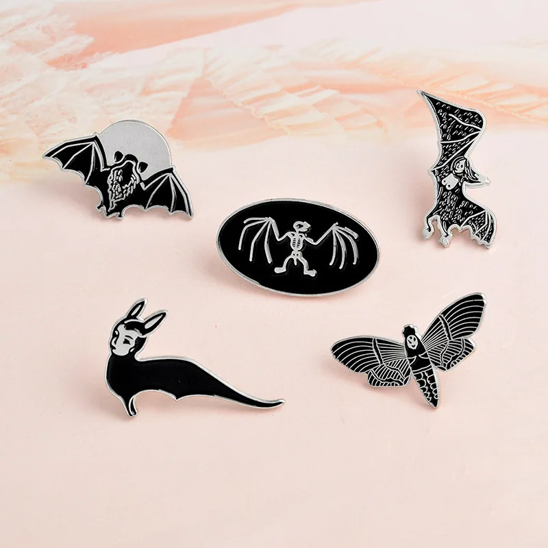 

Retro Punk Brooch for Women Black Dinosaur Bat Butterfly Enamel Pins Broches Badge Pines Metalicos Jewelry Brosche Accessories
