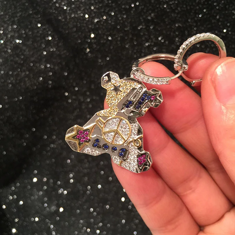 Модные маленькие асимметричные серьги в виде мишки тедди с символом защиты от