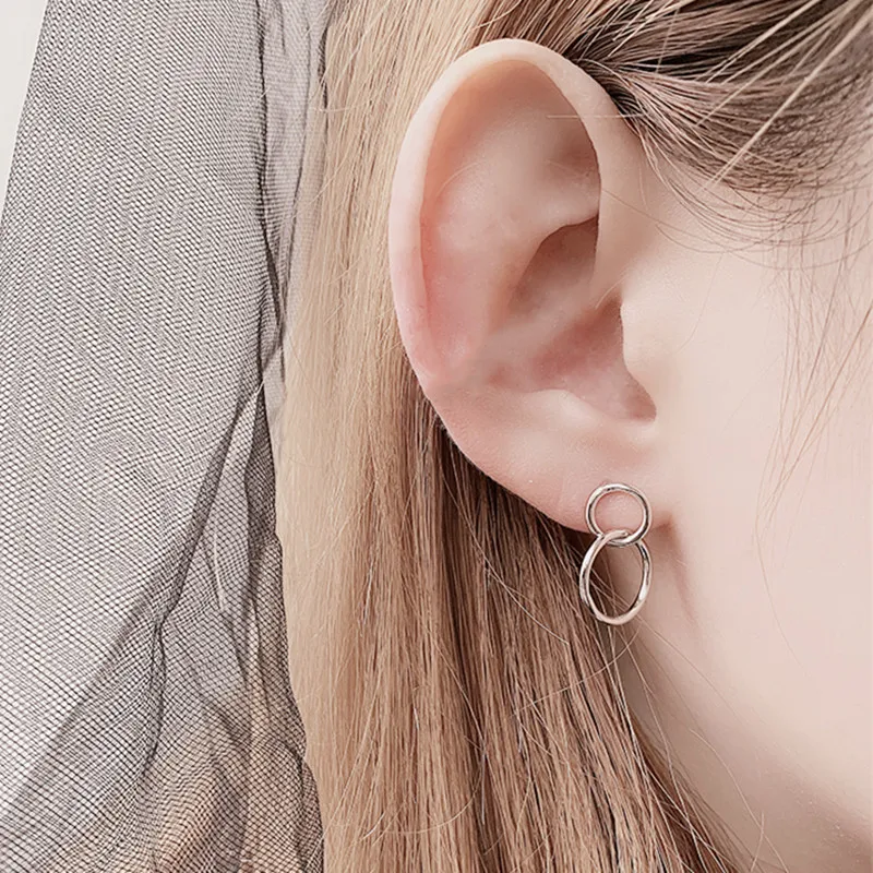 

YAOLOGE Two Hollow Interlocking Fashion Hoops Earrings Silver plated Simple Punk Earrings For Women Cool Jewelry Accessories