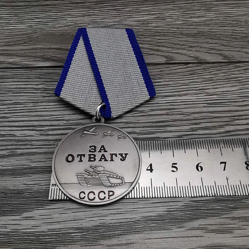 

CCCP Medal Soviet Bravery Medal Badge Russian Tank Badge Lapel Pins Vintage Antique Classics Retro Metal The Patriotic War