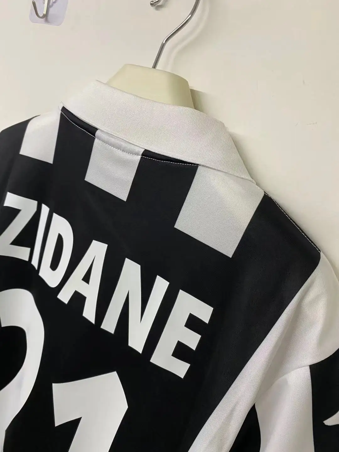 

Retro 1997/98 CONTE 1999/00 ZIDANE Vintage Jersey Classic Shirt