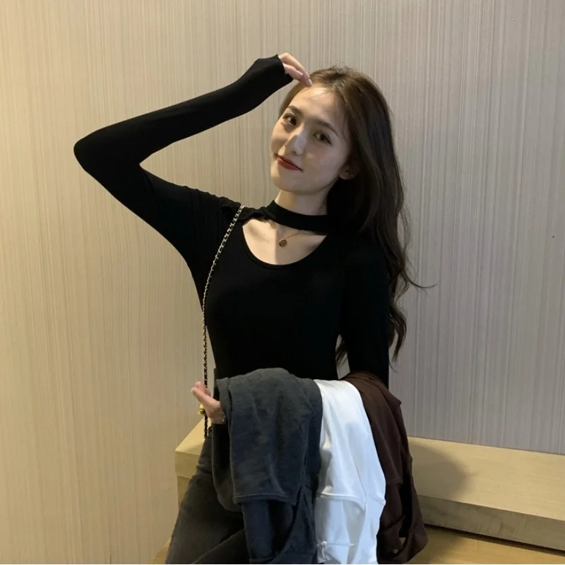 

Футболка женская с длинным рукавом, дизайнерский пикантный черный топ с лямкой на шее, облегающая верхняя одежда, на весну и осень