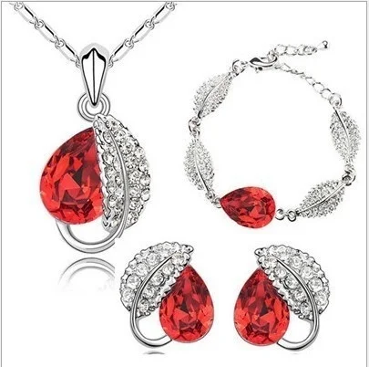 Набор ювелирных изделий 2020 New 1Set Elegant Luxury Silver Drop, заполненных австрийскими кристаллами, включающий ожерелье, серьги-гвоздики и браслет, в подарочной упаковке для женщин.