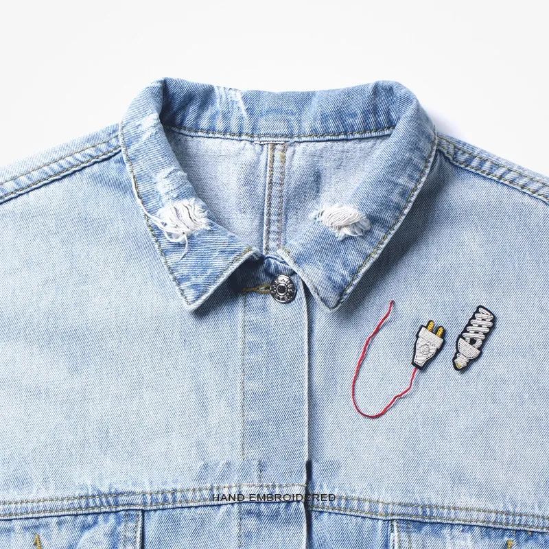 

French Design Creative Plug Light Bulb Small Pin Sweater Bag Decoration Hand Embroidery Brooch High-end Female Badge