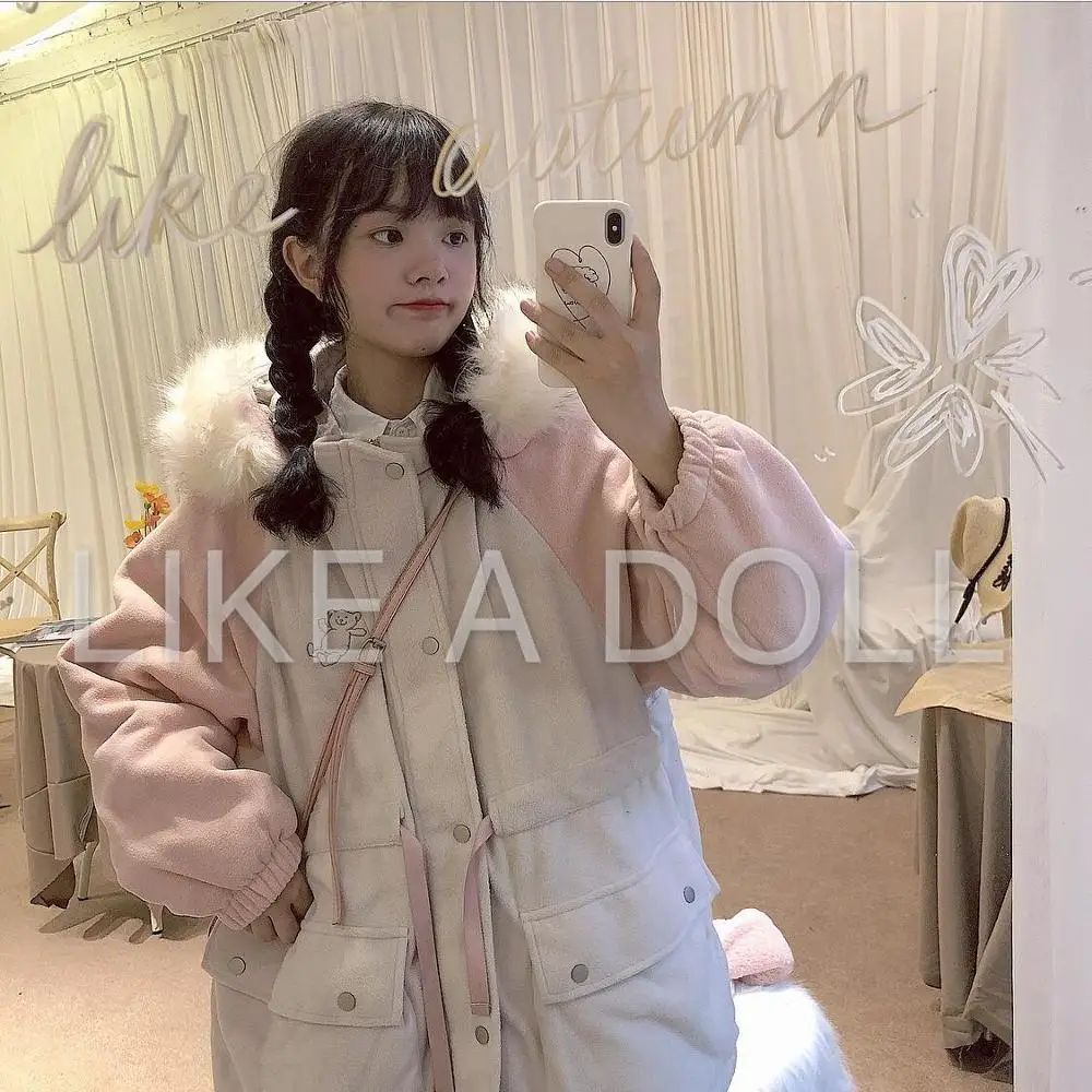 Новинка зимнее пальто с капюшоном и меховым воротником вышивкой милого медведя