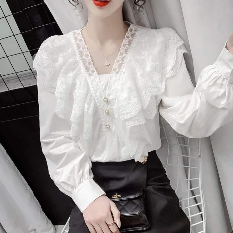

New Women's ruffled lace fashion V-neck white Shirt Female design French blouse pearl buttons high-quality white Shirt Women