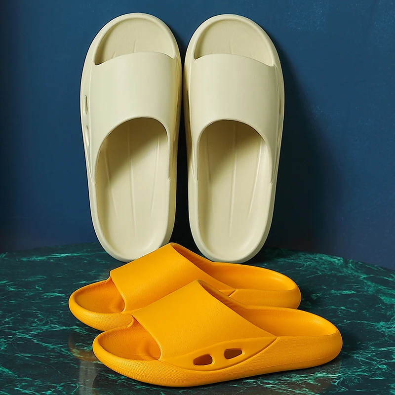 

New Couples Stylish Sandals Slip-Proof Thick-Soled Indoor Outdoor Men Flip Flops House Shoes Women Soft Bathroom Slippers