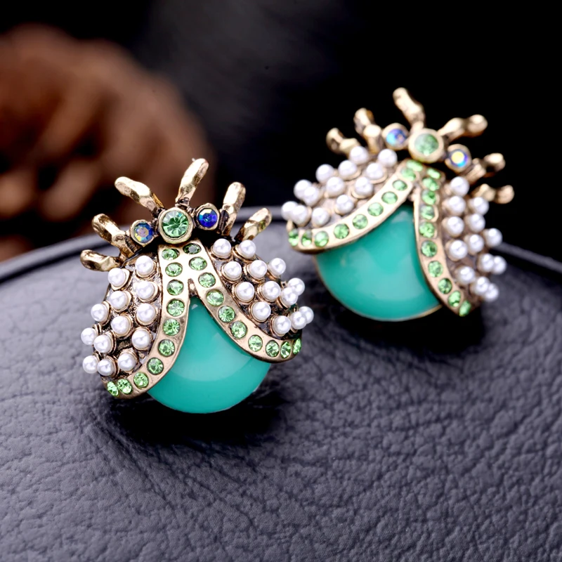 Женские серьги-гвоздики в виде божьей коровки с кристаллами золотого цвета |