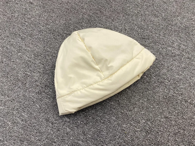 Женская и мужская однотонная пуховая шапка бархатная ветрозащитная теплая