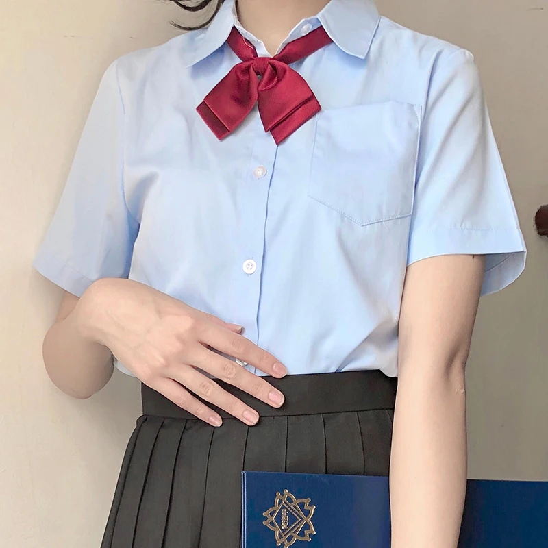 Блузка женская летняя с коротким рукавом и V-образным вырезом | Тематическая