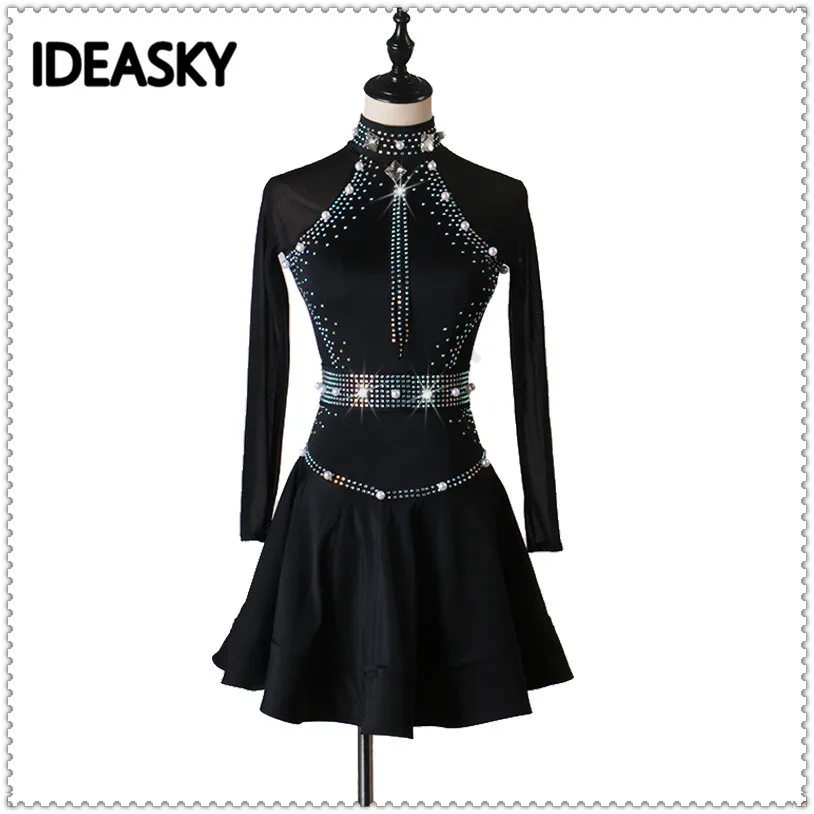 Длинные рукава из сетчатого материала украшенные жемчугом стразами с высоким