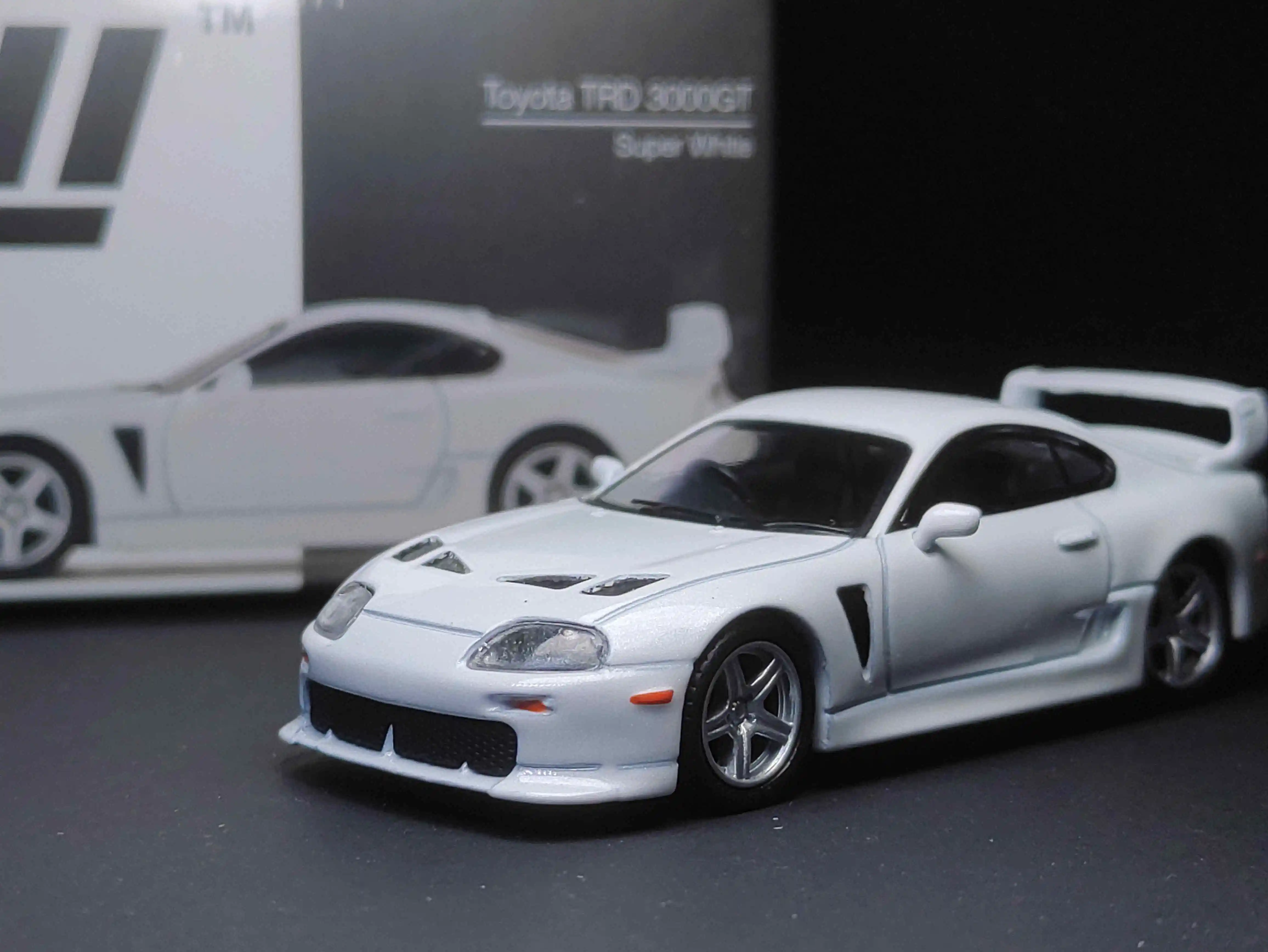 

Лимитированная коллекция автомобилей HeyToys MINI GT 1/64 259 Toyota Supra TRD 3000GT