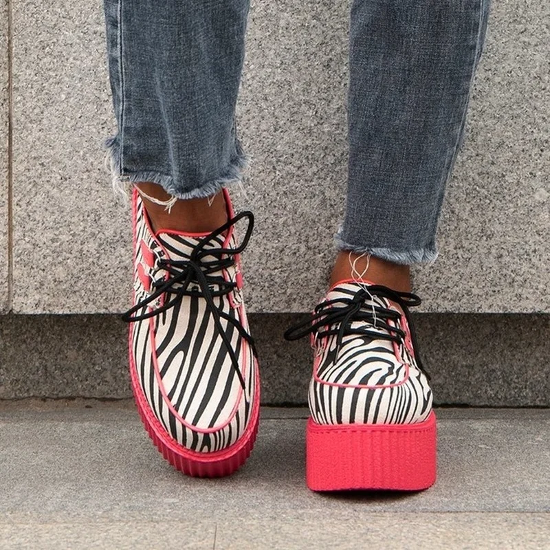 Женские замшевые кроссовки на платформе с зебровым узором повседневные 2021 -