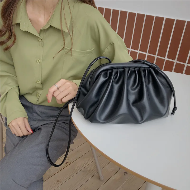 Женская сумка мессенджер из мягкой искусственной кожи Cloud через плечо с эффектом