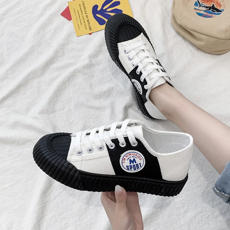 Женские кроссовки на шнуровке в корейском уличном стиле дышащие черные