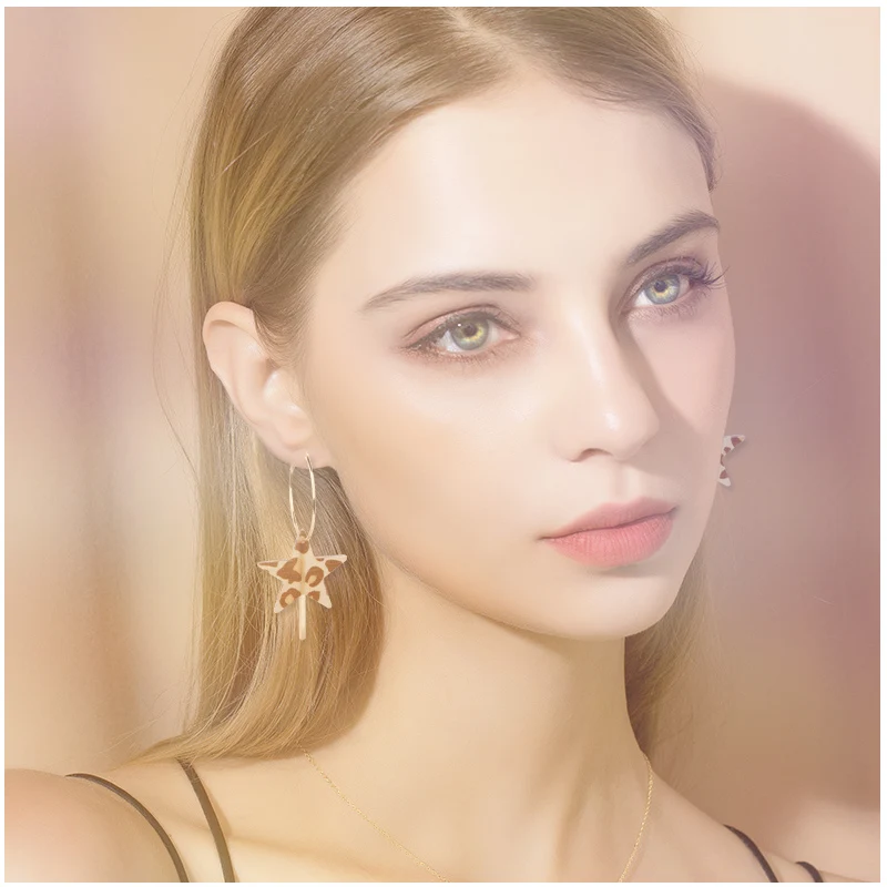 Женские круглые серьги-кольца золотистые металлические серьги с леопардовой