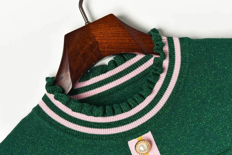 Женское трикотажное платье-свитер зеленое плиссированное платье с круглым