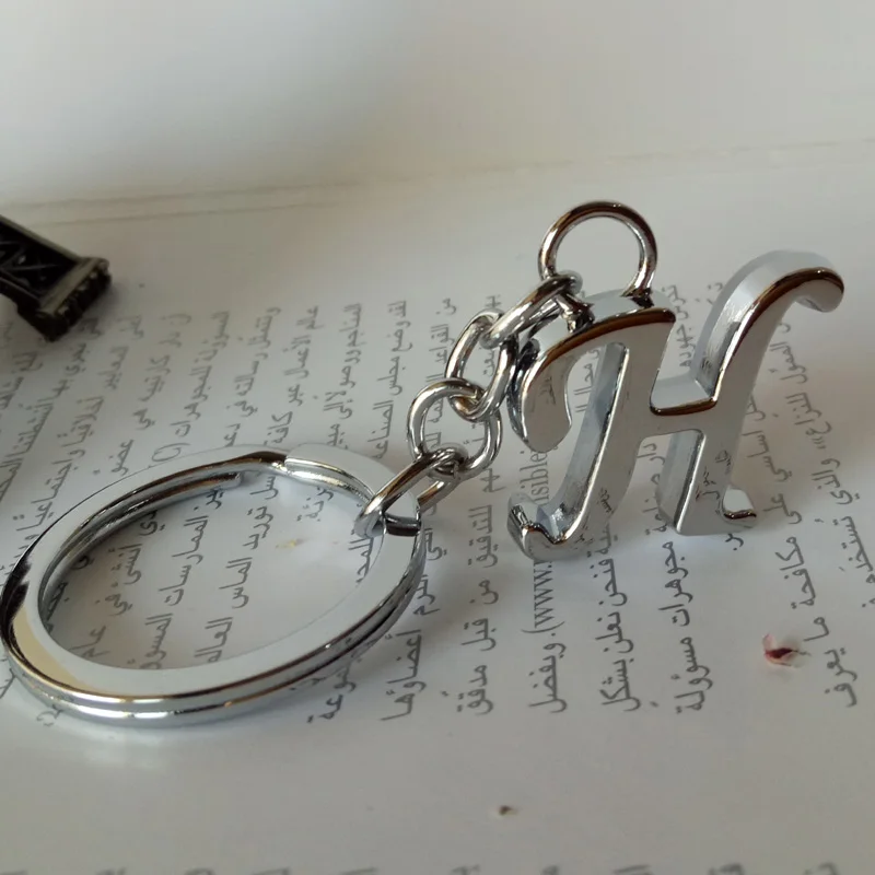 Простой DIY 26 металлический брелок в виде буквы для мужчин и женщин симпатичная цепочка для ключей вечерние Подарочные ювелирные изделия автомобильный брелок