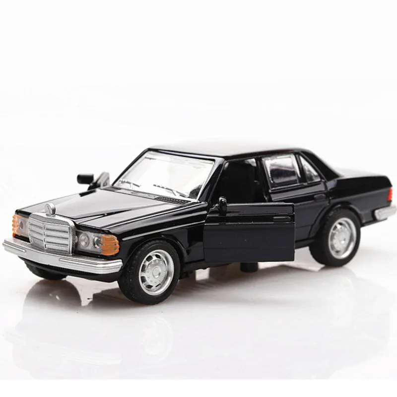 Модель автомобиля Mercedes Benz E class W123 в коробке модель классического Bugatti открывается