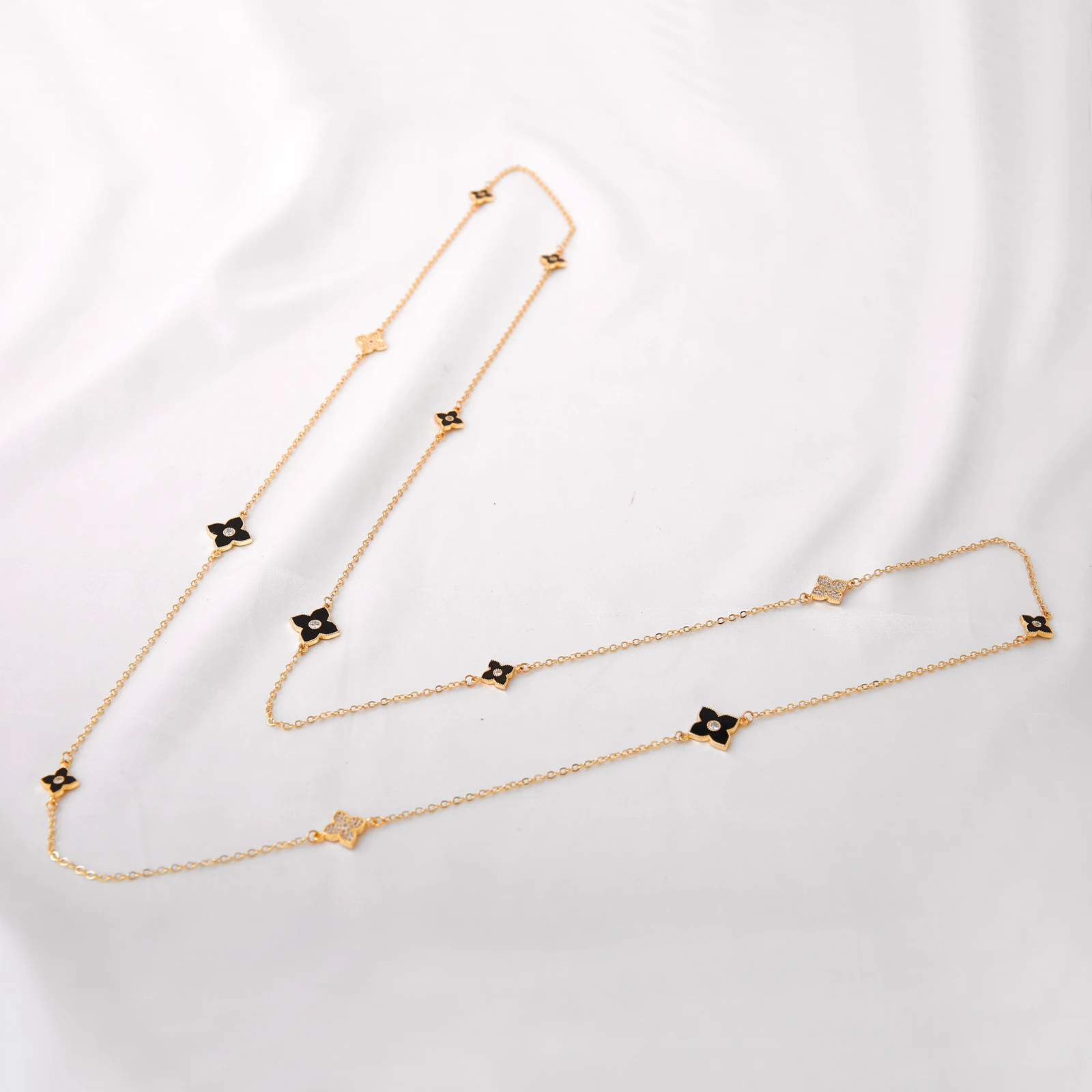 

OYB new four-leaf clover necklace female fashion four-leaf flower long necklace sweater chain