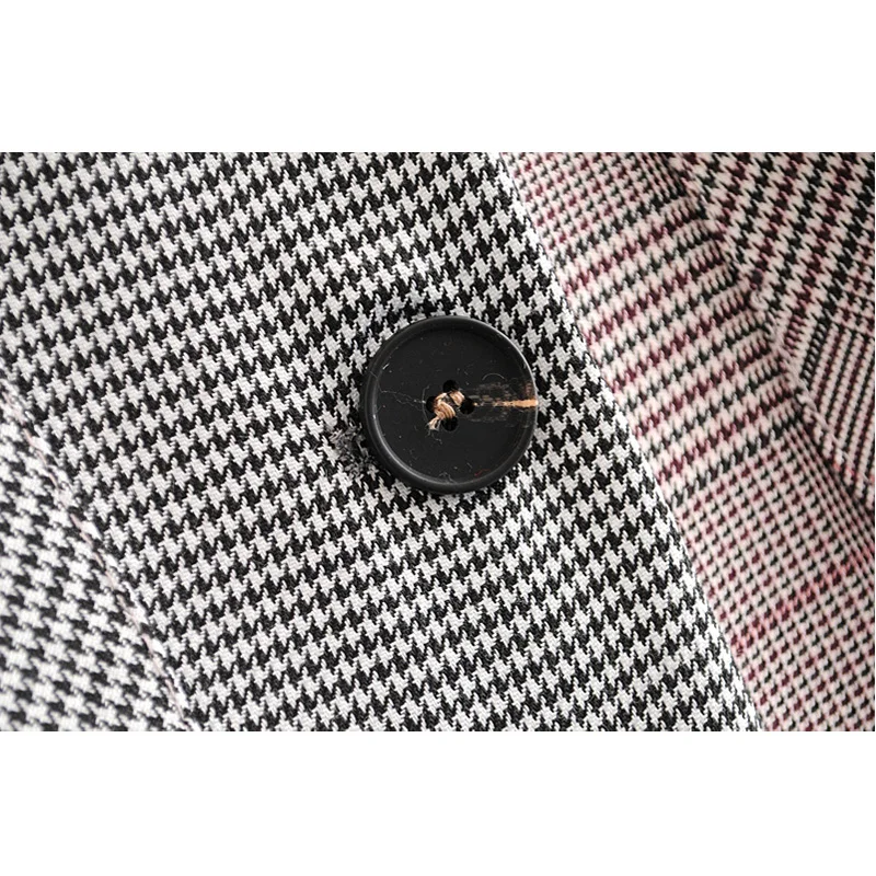 

YNZZU 2020 New Design Patchwork Plaid Vintage Women Blazer Casual Turn Down Collar Loose Female Pocket Blazer Coat Outwear A1459