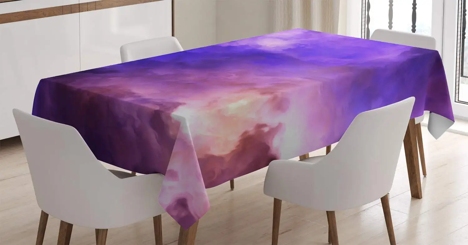 Фиолетовая скатерть Surreal Storm Clouds в божественном цвете небо мистический