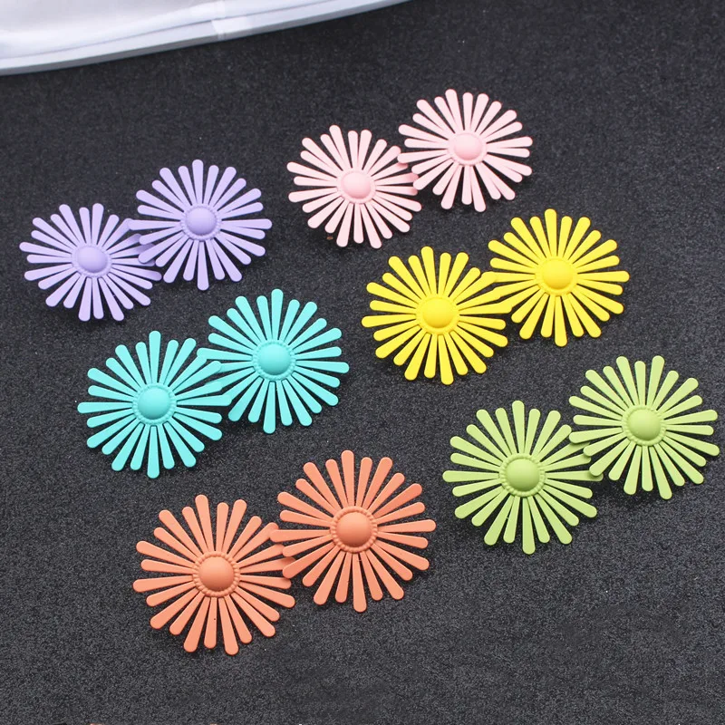 

Exaggerated Sunflower Stud Earrings for Women Bohemian Alloy Earrings Retro Plant Shape Girls Big Earrings 2022 oorbellen