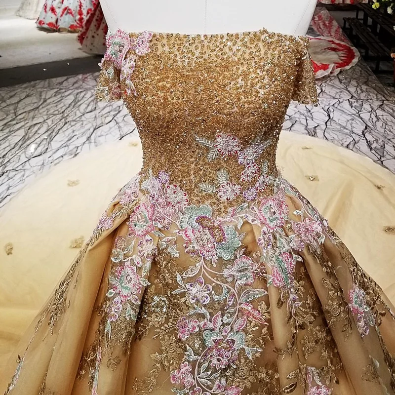 LS63454 1 Золотое вечернее платье с вуалью открытыми плечами на шнуровке сзади цвет