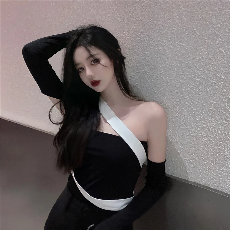 

Sexy Strapless Lace-up Knitted Women's Design Sense T-shirt